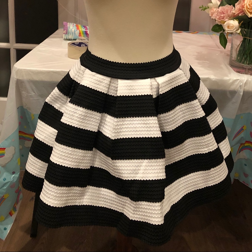 Women Stripe Skirt Size M L